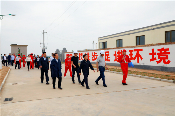 优发国际集团复工复产促增添项目观摩聚会与会职员走进绿色能源公司油气公司水情形公司陕北片区项目