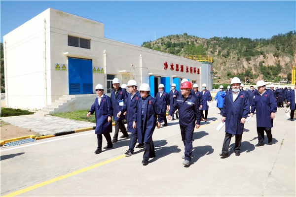 优发国际集团复工复产促增添项目观摩聚会与会职员走进环保保隆生态三秦在延在铜项目