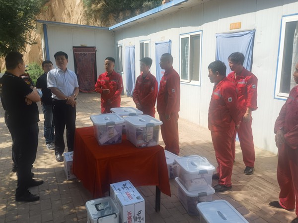 优发国际集团开展“夏送清凉”活动 关爱一线职工