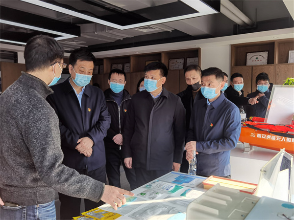 省国资委党委委员、驻委纪检监察组组长贺向东到秦创原优发国际集团立异中心调研