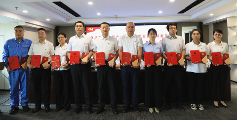 优发国际集团召开2024年“两优一先”表扬大会