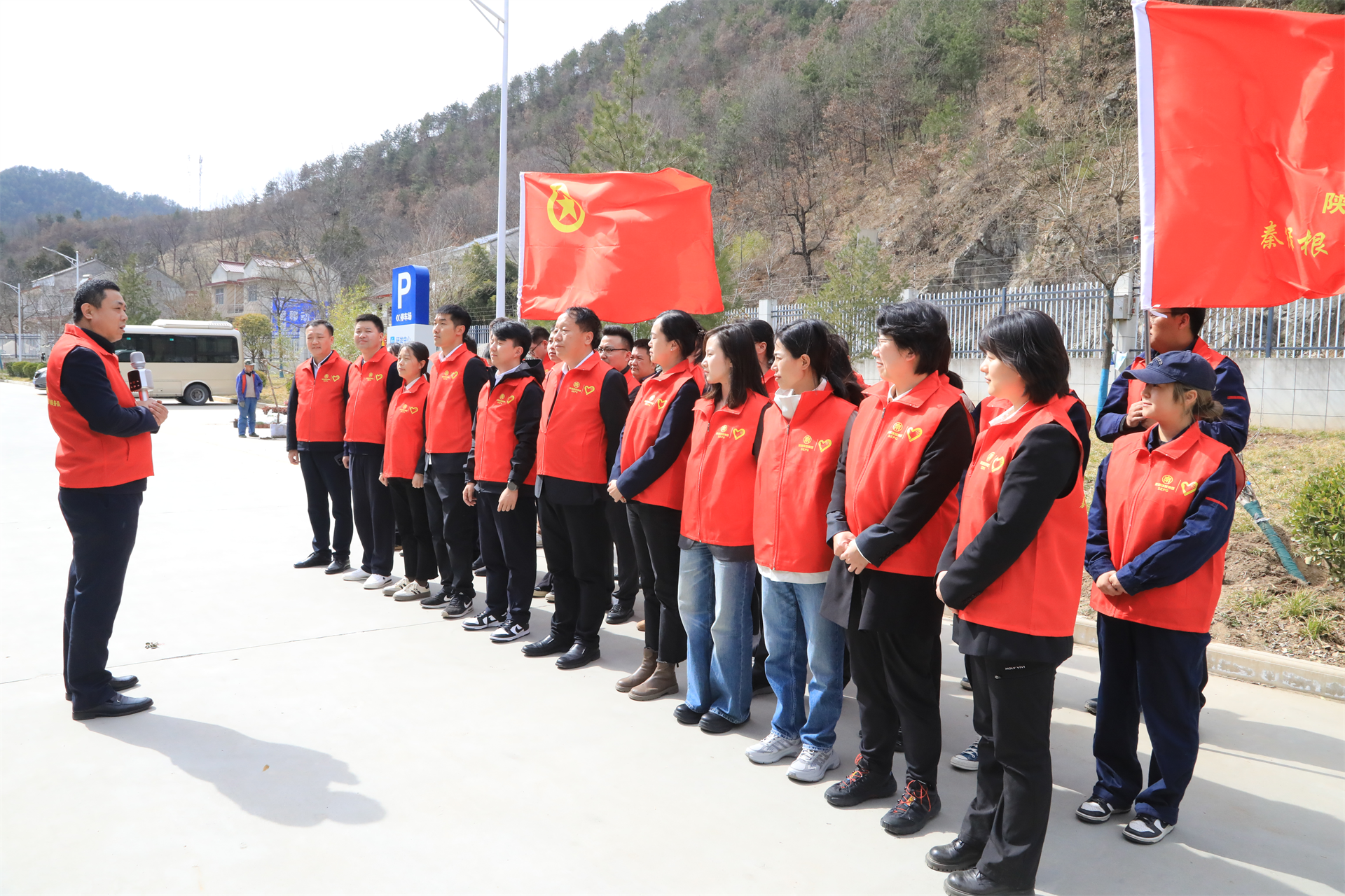 根系青春·植此青绿｜优发国际集团团委开展义务植树自愿活动