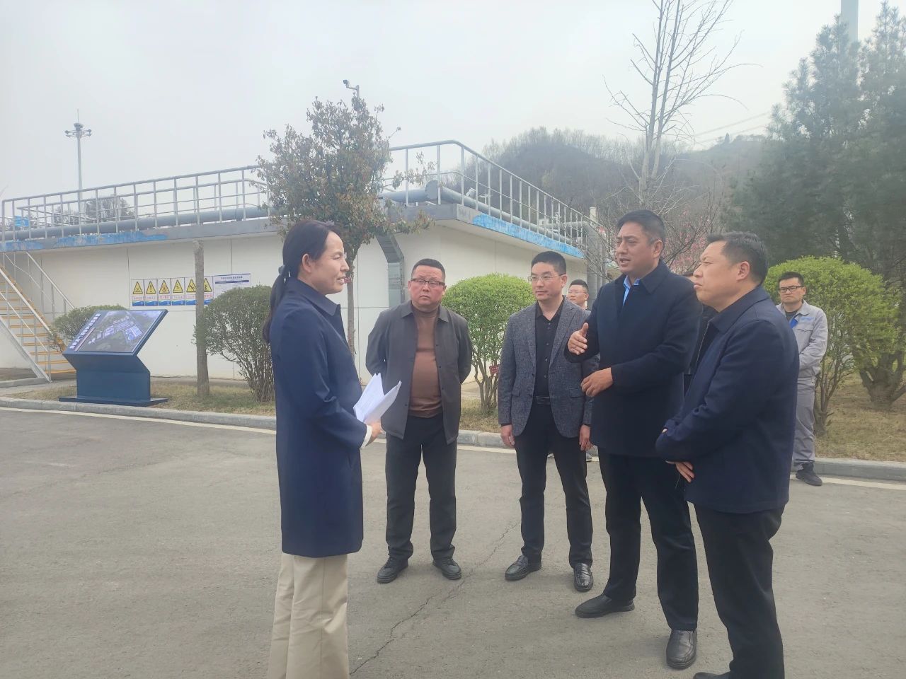 商南县委副书记、县长刘华到水情形公司商南县污水处理厂调研